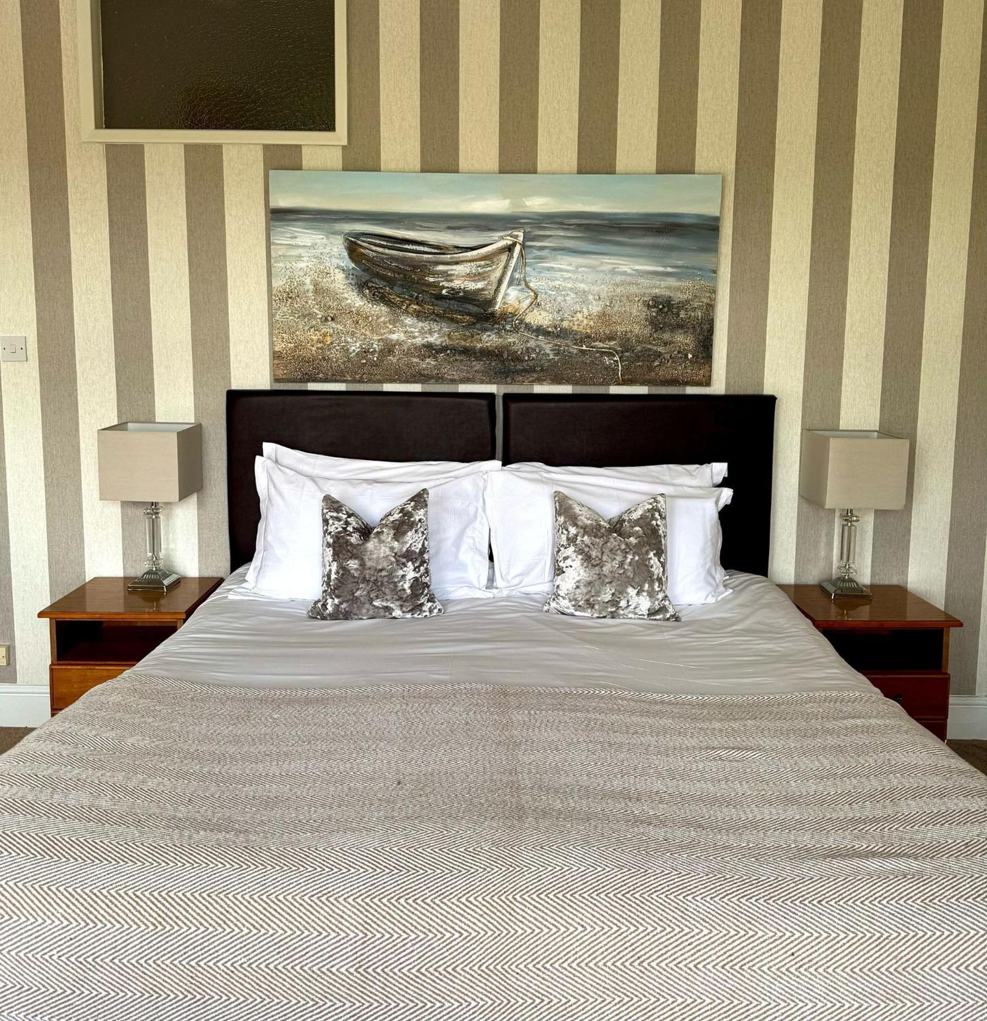 The White House Inn - Уитби Экстерьер фото